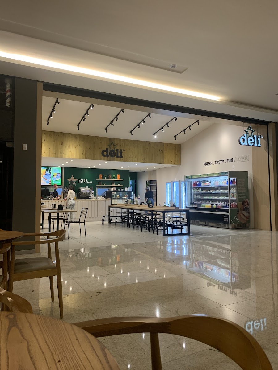Deli - Sucos, Saladas, Cafés E Sanduíches-3