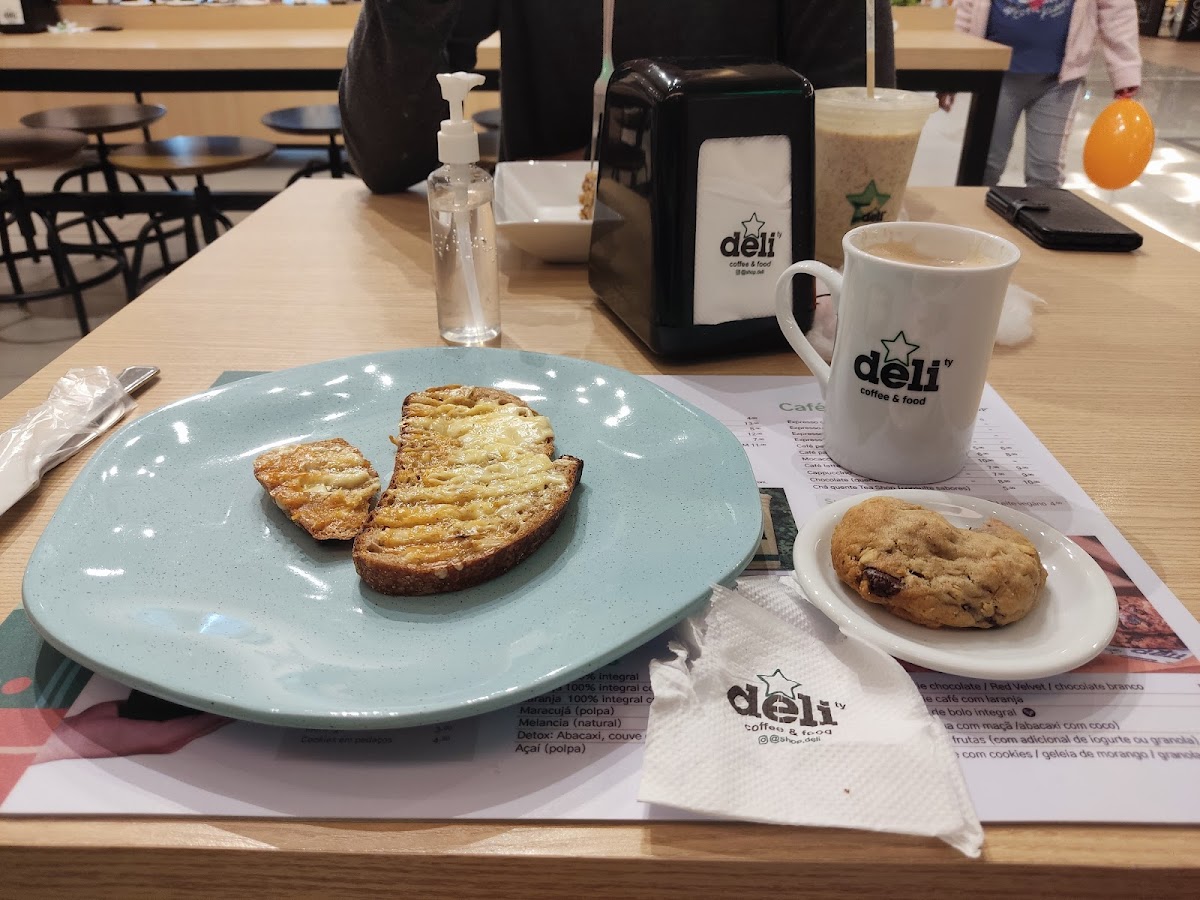 Deli - Sucos, Saladas, Cafés E Sanduíches-8